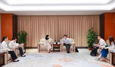 Peng Hao, Party Secretary and President of the Zhejiang Branch of the Export-Import Bank of China, visited Tongkun for research.