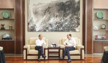 Zhang Shiqian, President of Industrial and Commercial Bank of China Jiaxing Branch, Visits Tongkun for Research