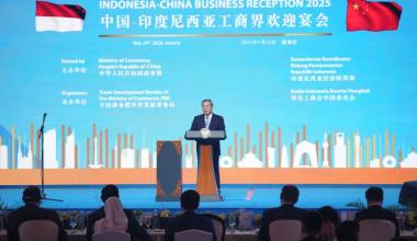 Premier Li Qiang attended the China-Indonesia Business Community Dinner and delivered remarks. Chen Lei, Chairman and President of Tongkun Group Co., Ltd., was invited to attend.